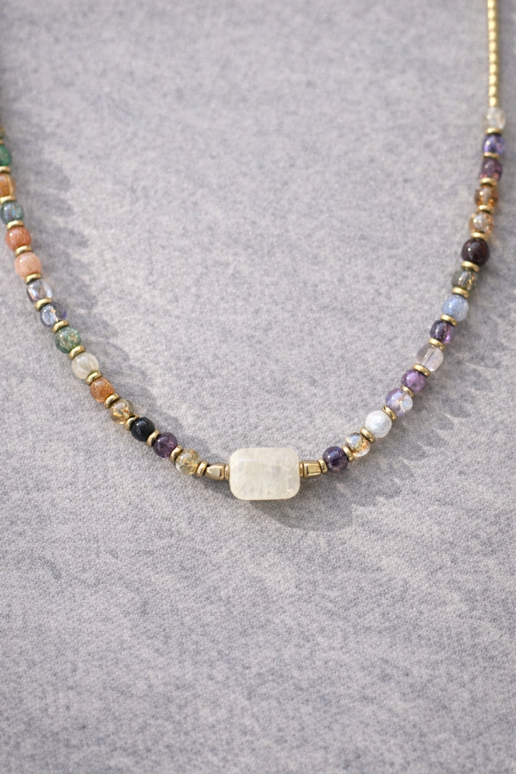 MULTICOLOR STONE • Collar