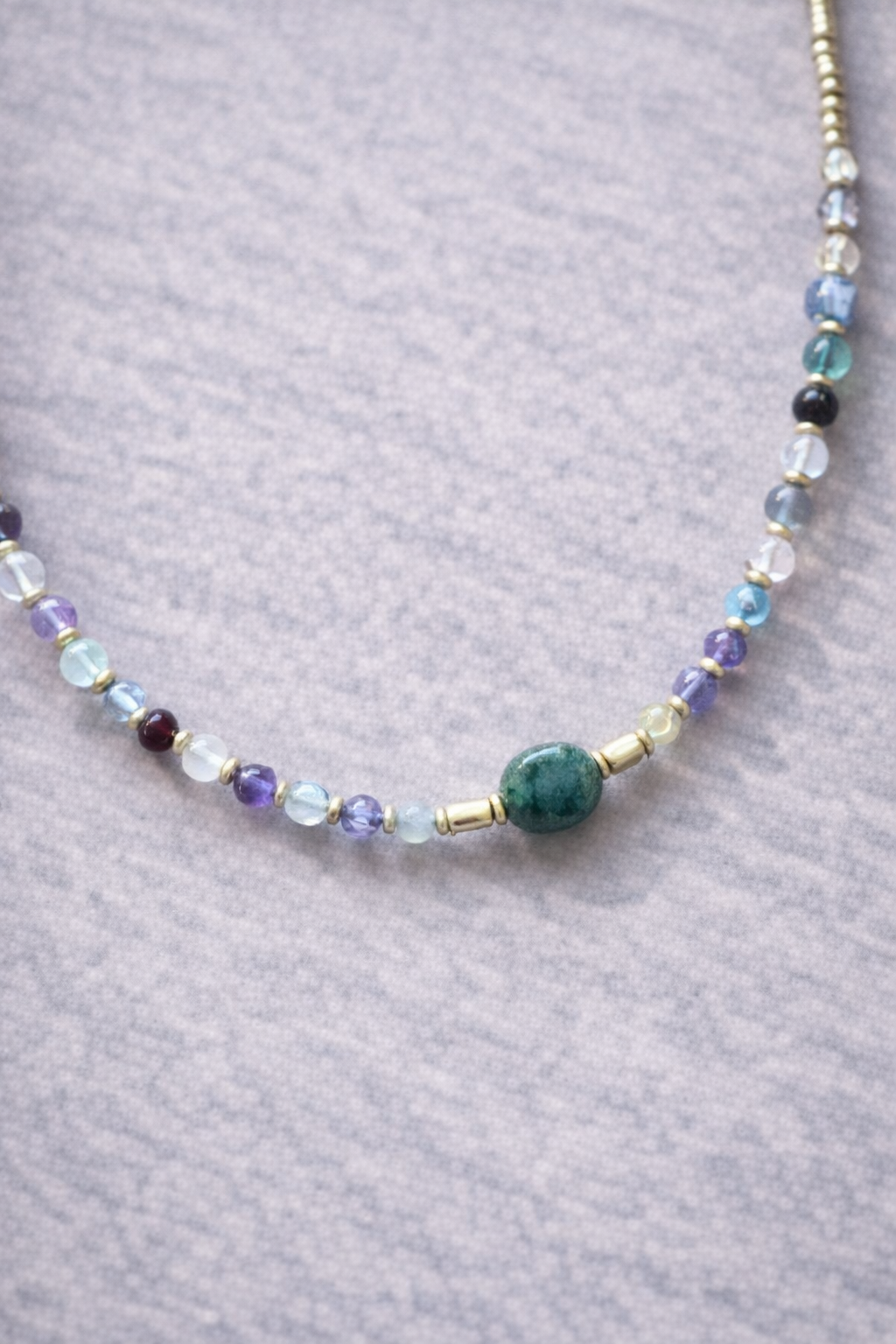 MULTICOLOR STONE • Collar