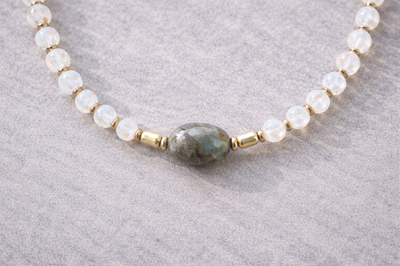 STONE WHITE • Collar