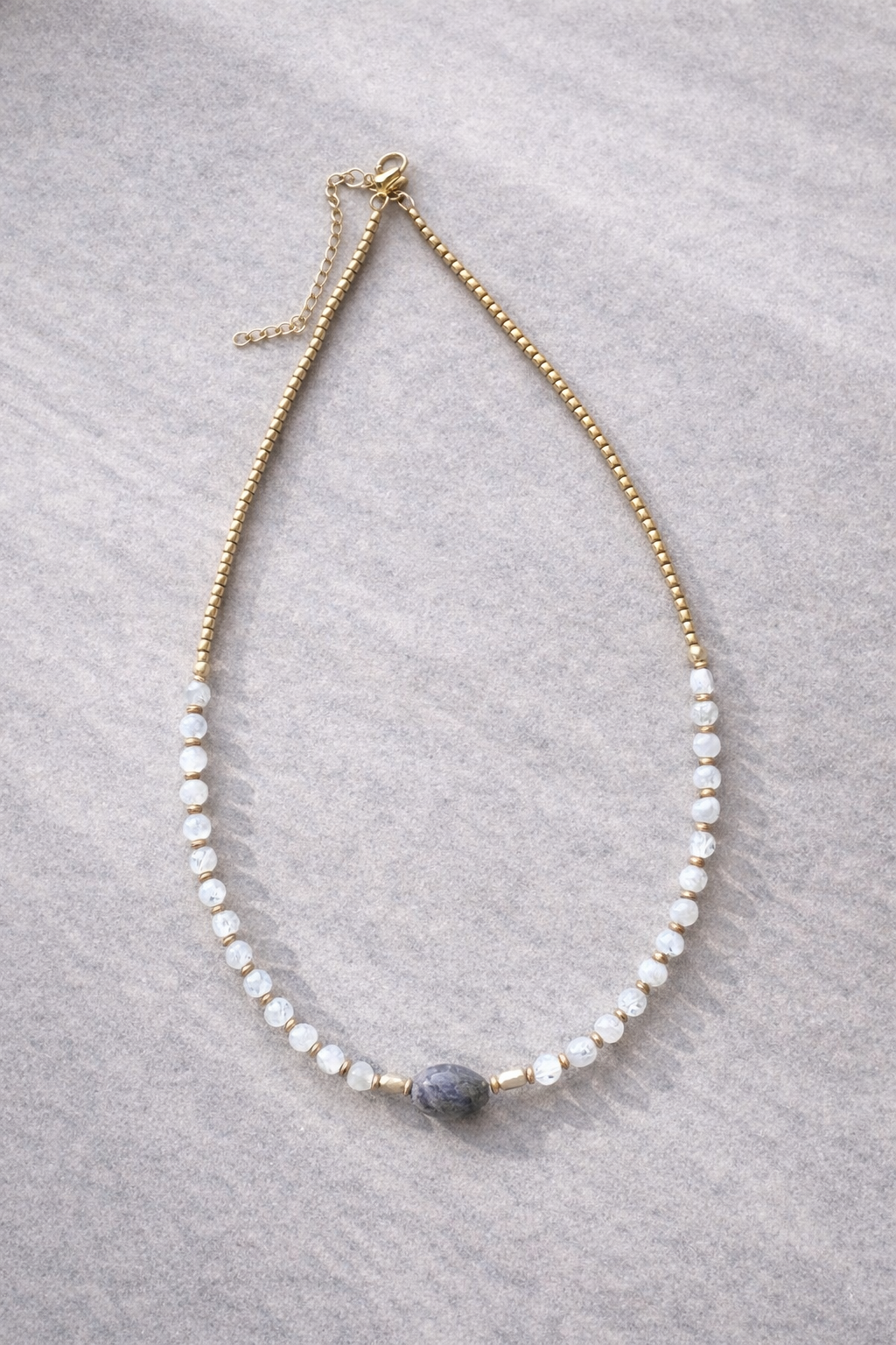 STONE WHITE • Collar