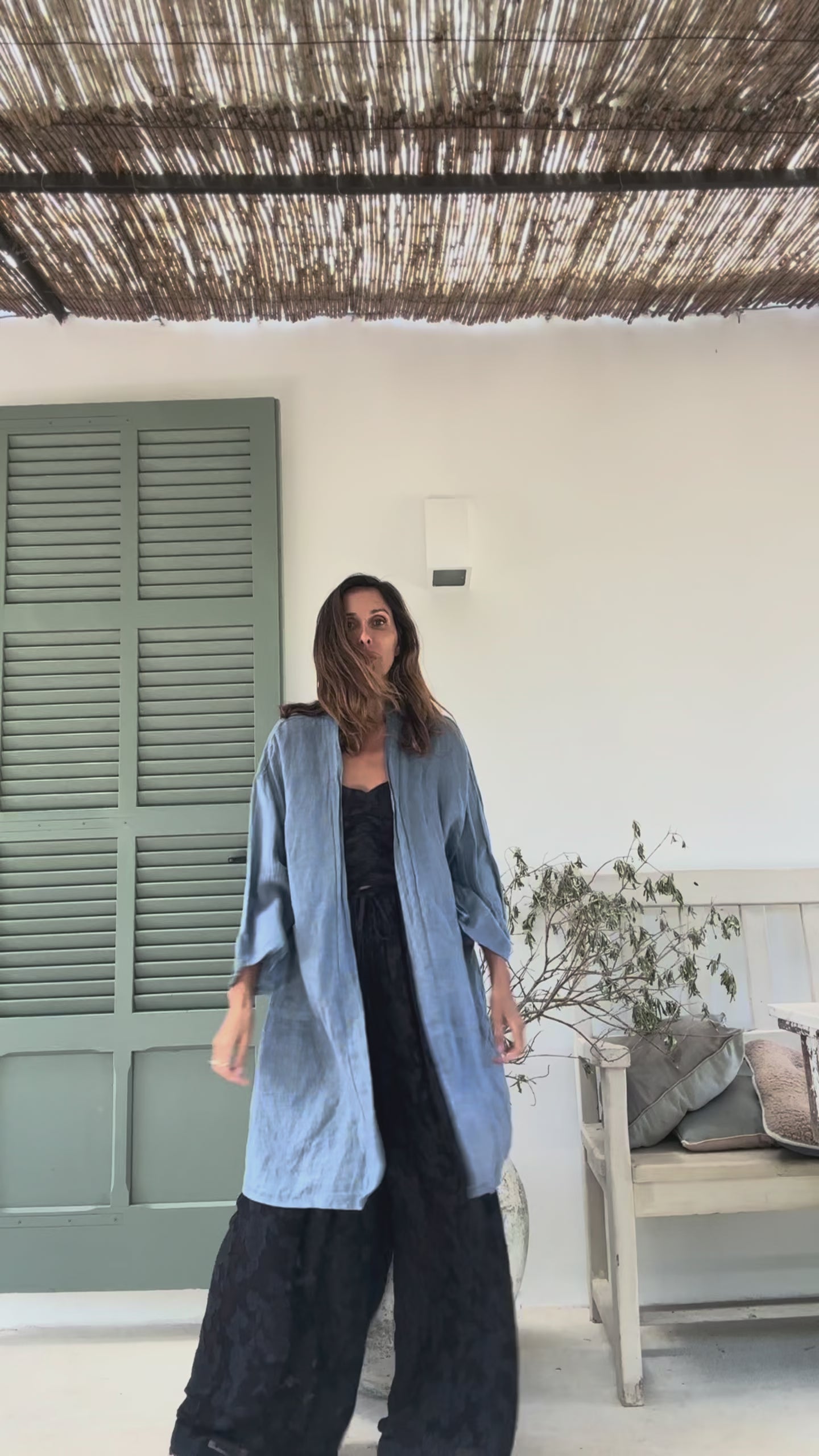 Cargar vídeo: CALA · Kimono bordado