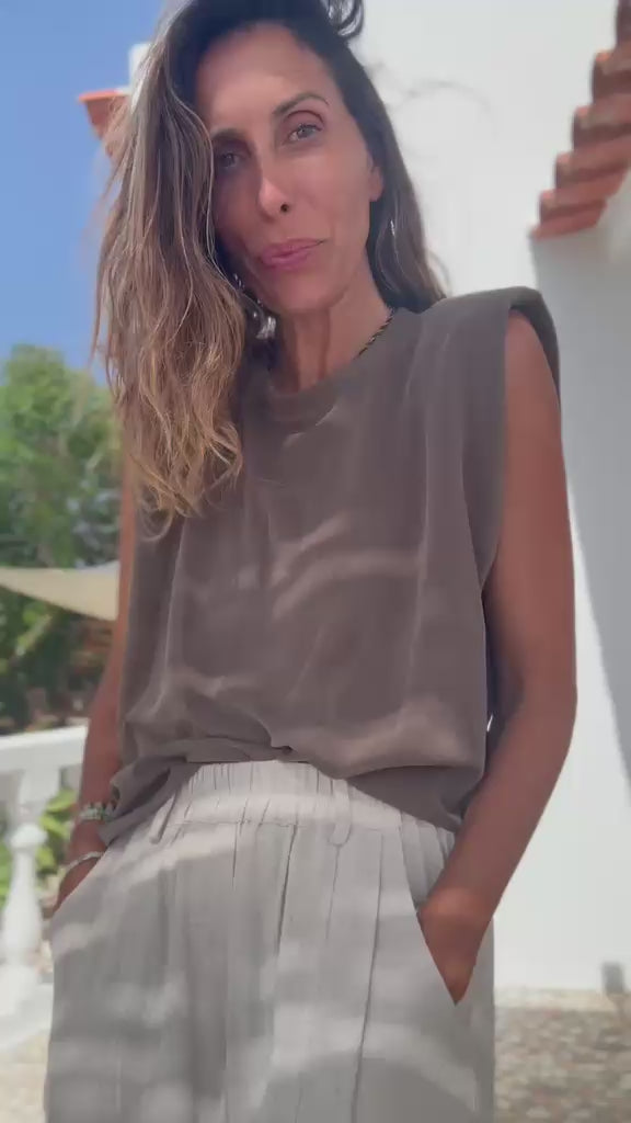 Load video: NORA • Top