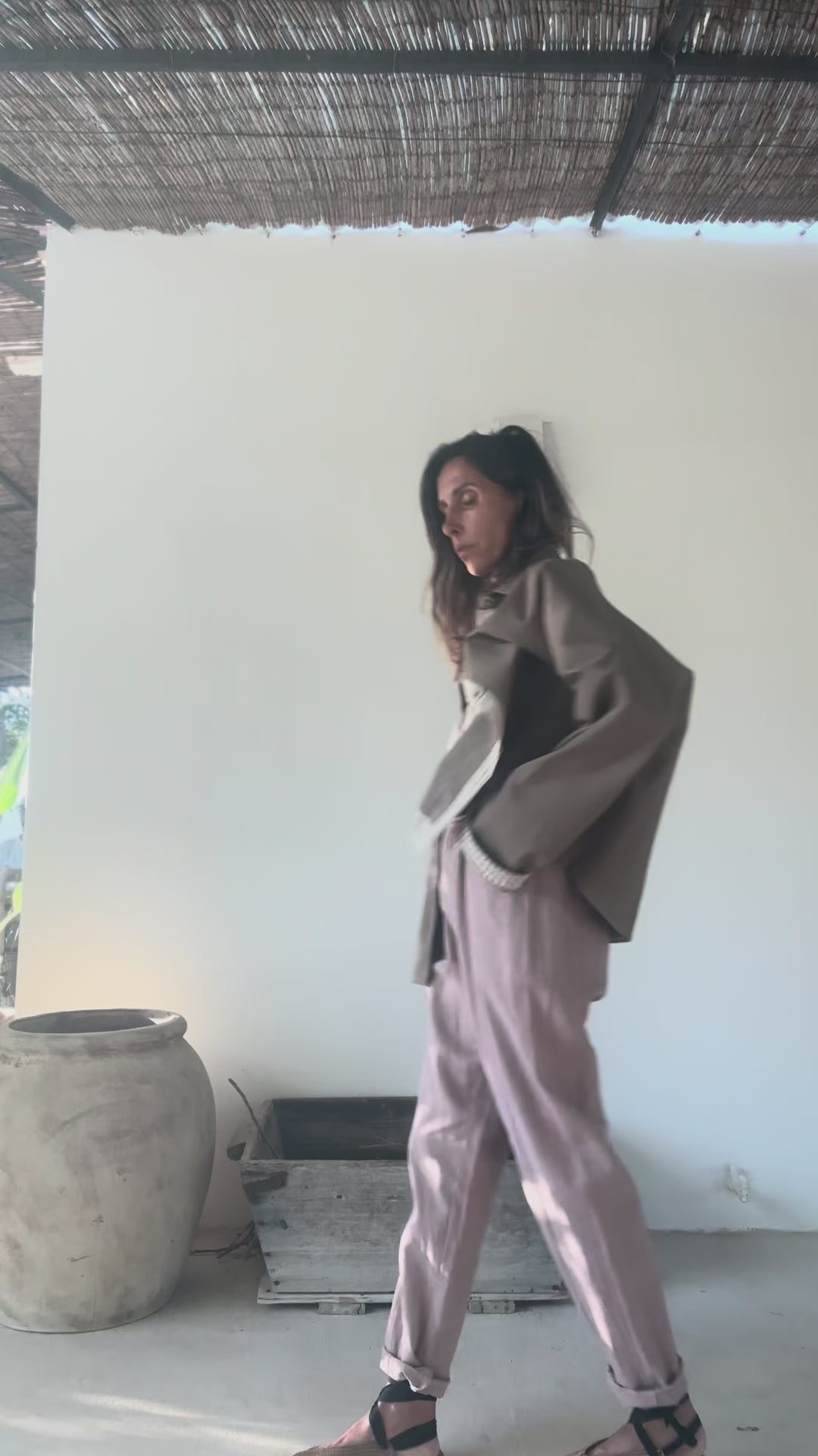 Video laden: AMANDA • Kurzer Trenchcoat