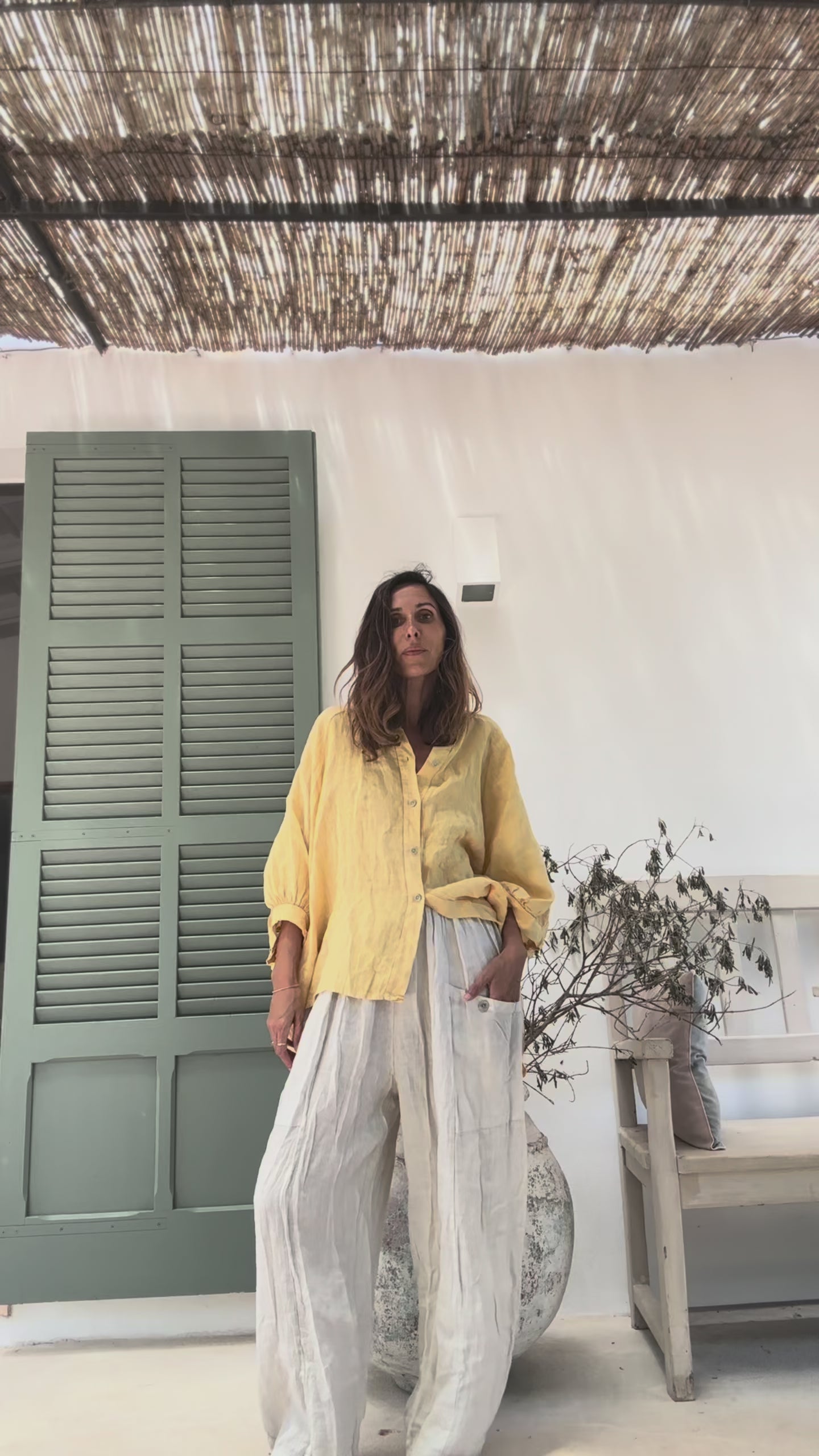 Video laden: CALA · Camisa bordada