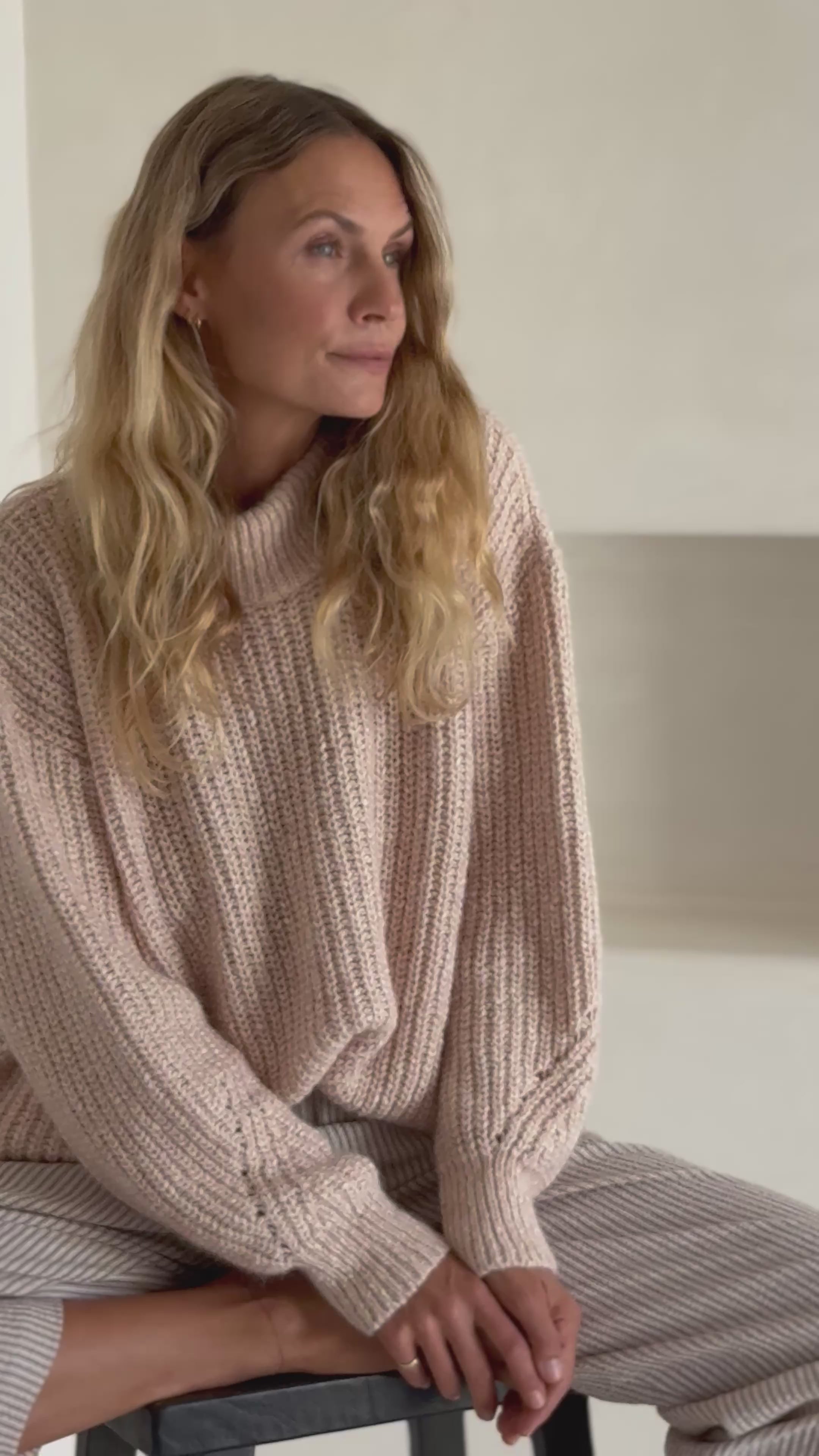 Cargar vídeo: BONI · Suéter