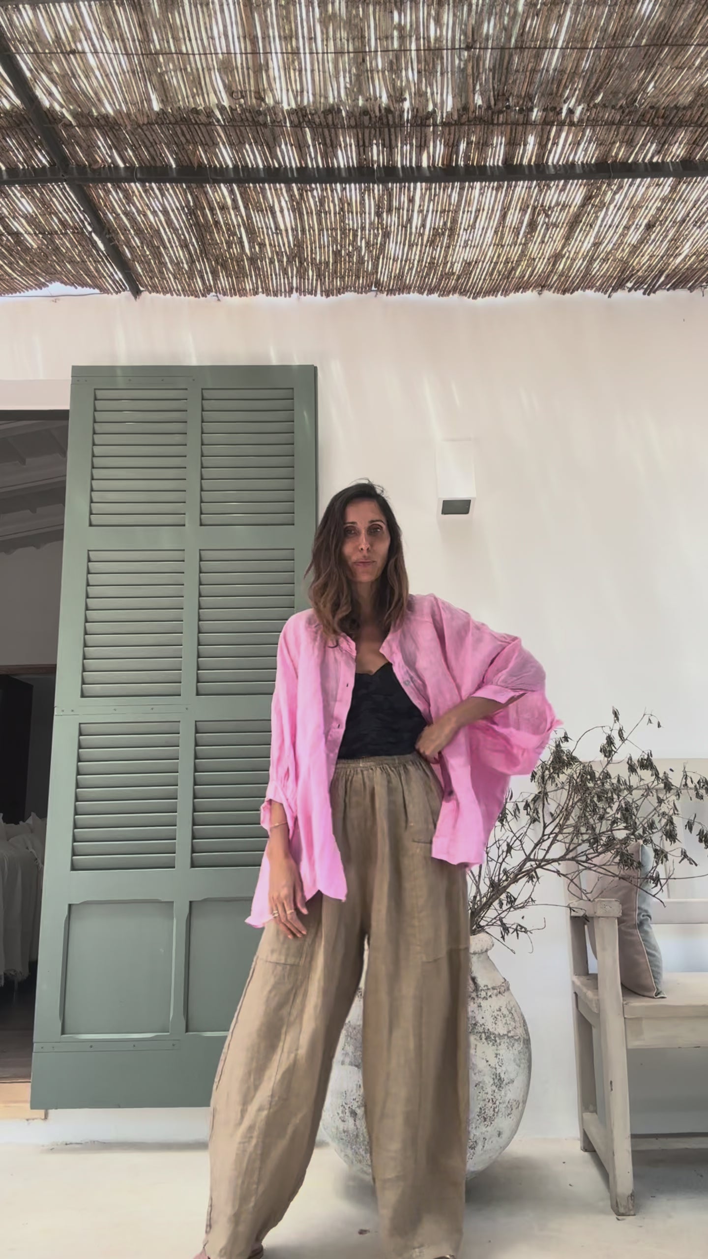 Video laden: CALA · Camisa bordada
