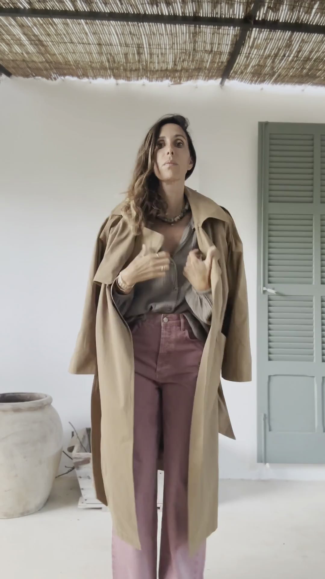 Cargar vídeo: CARLOTA • Trench