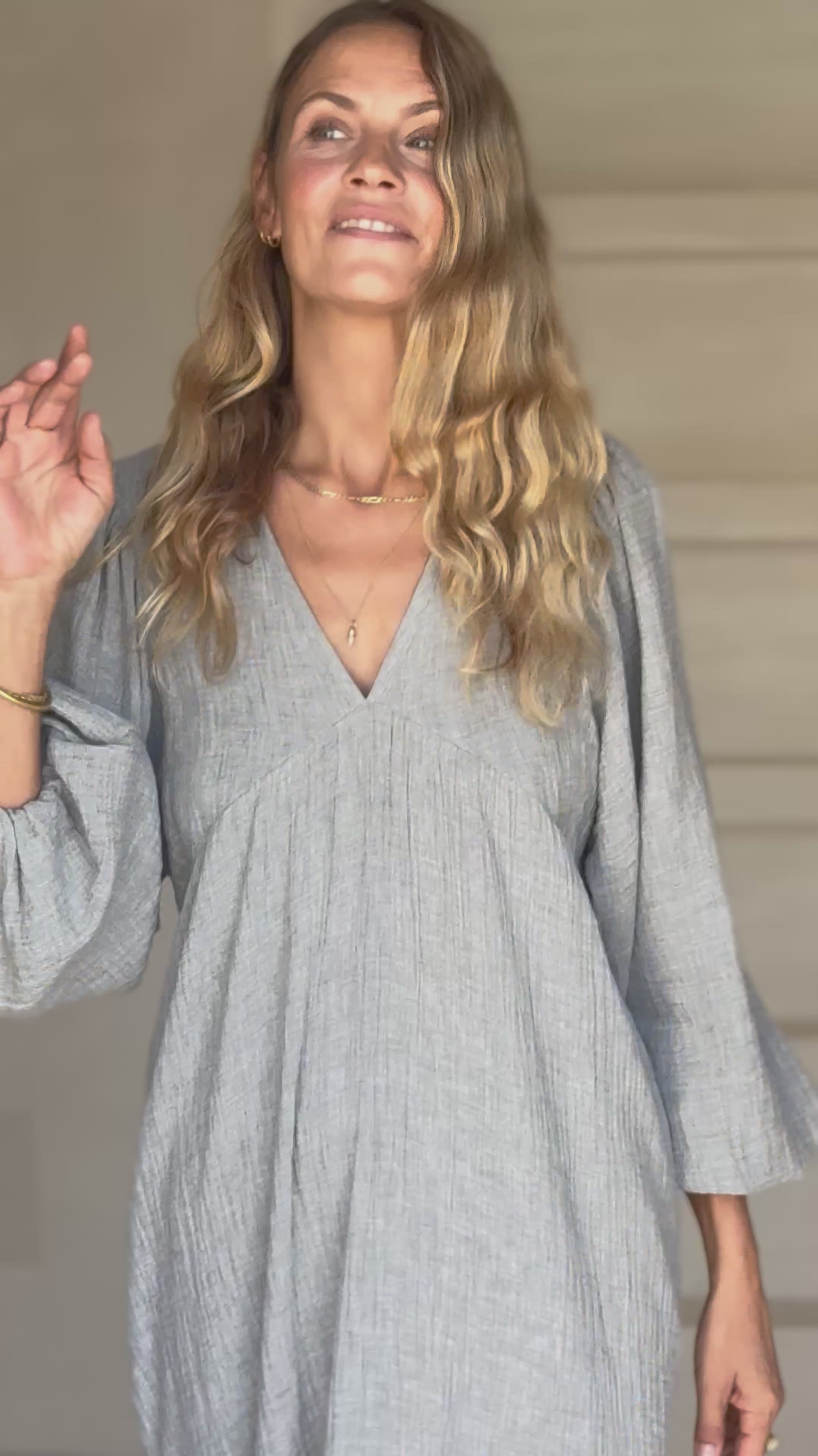 Load video: INÉS · Dress