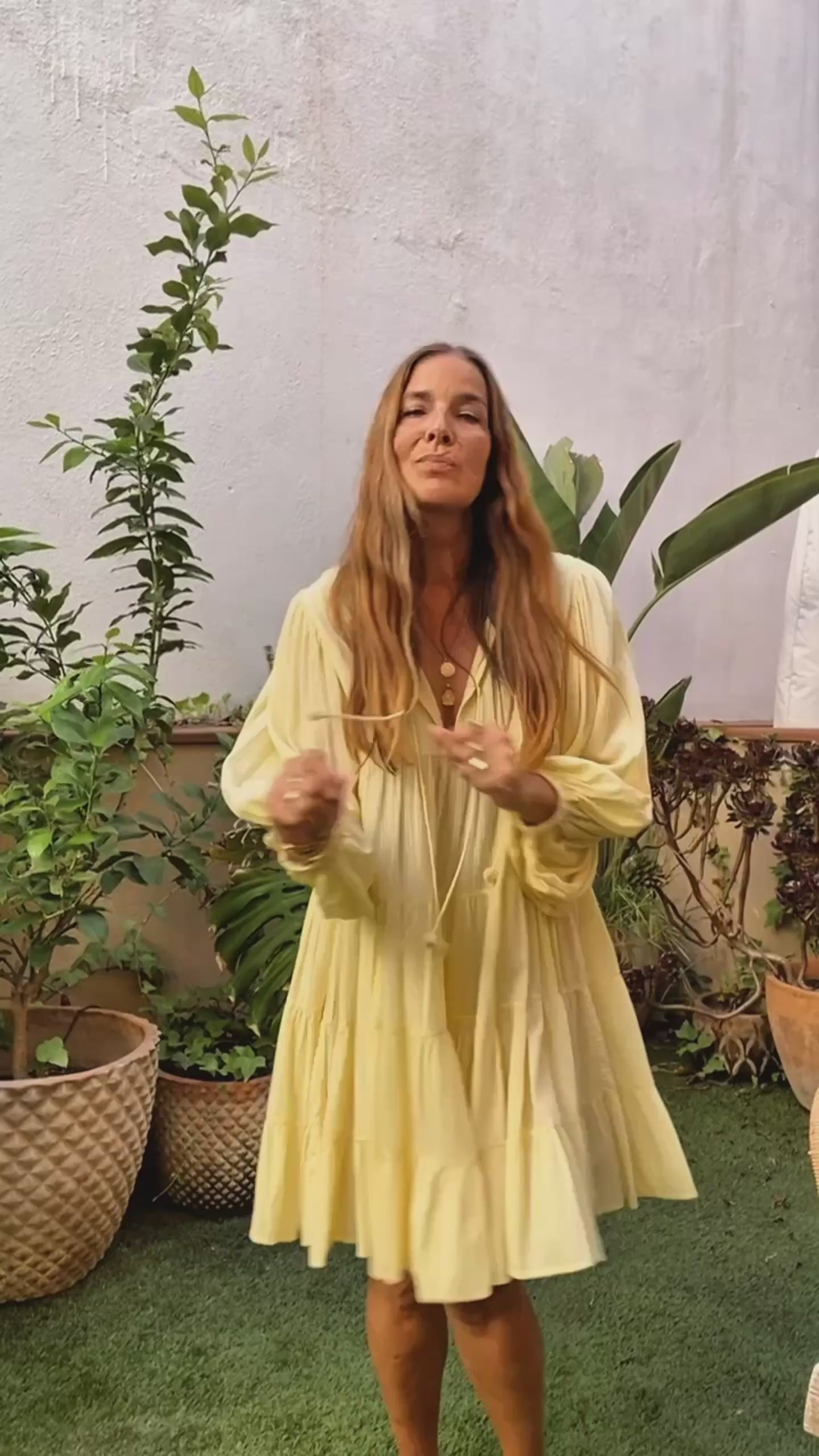 Load video: MIMI · Short dress