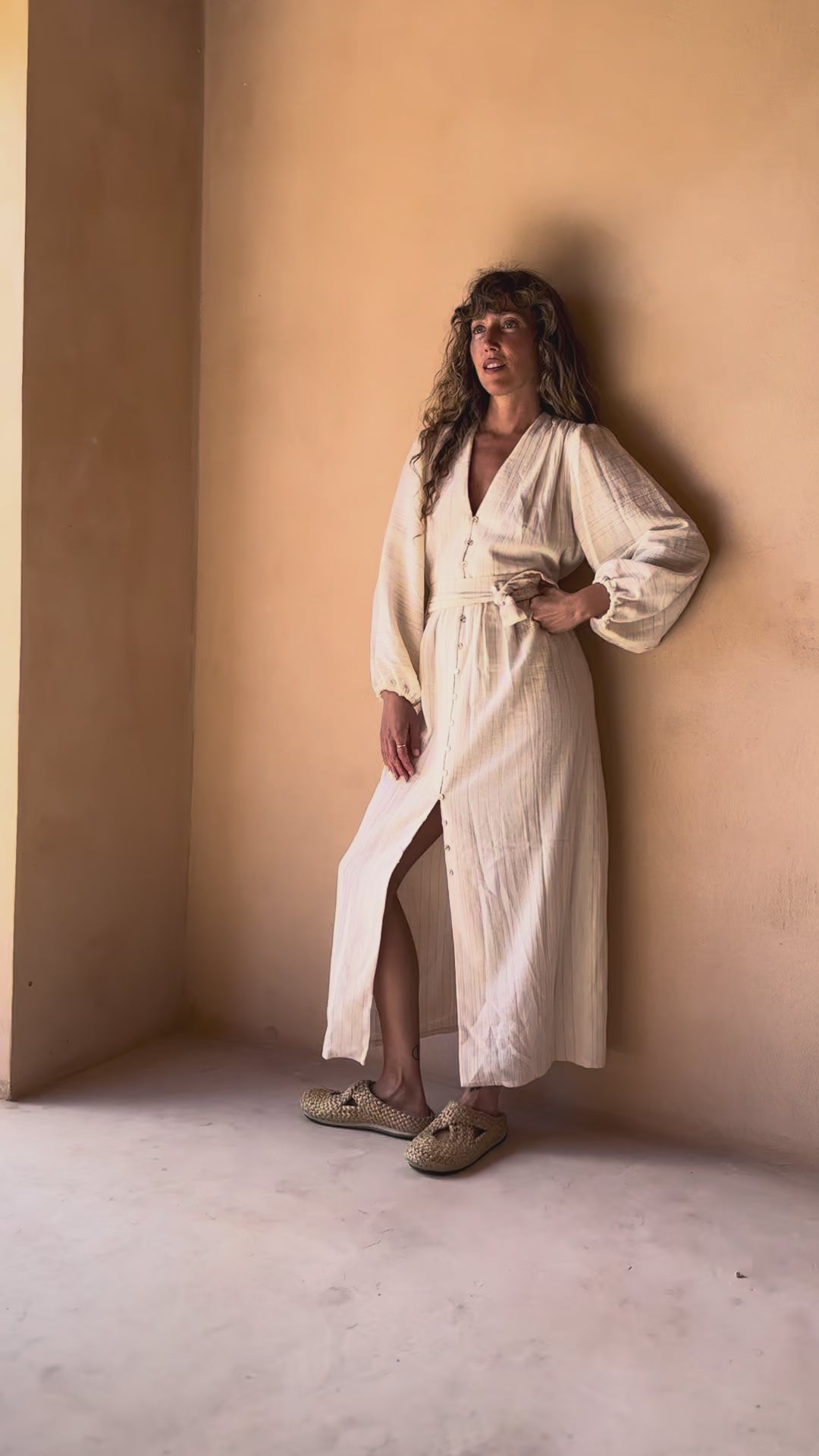 Load video: BO GOLD • Vestido