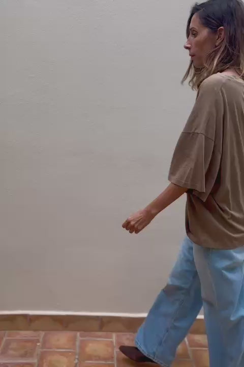 Cargar vídeo: MILA · Camiseta