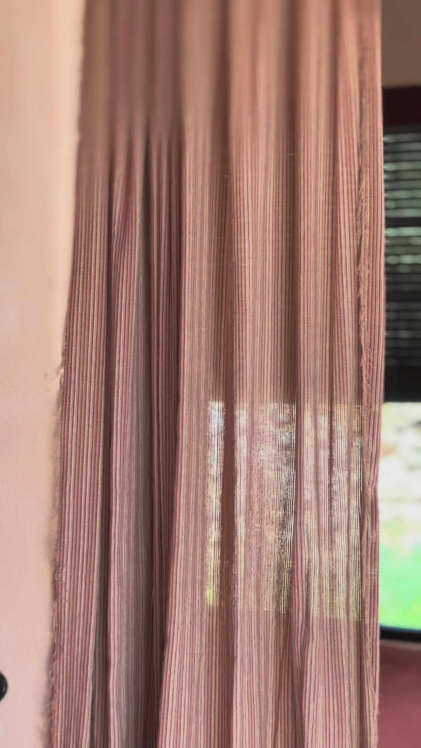 Load video: AMBER • Vestido