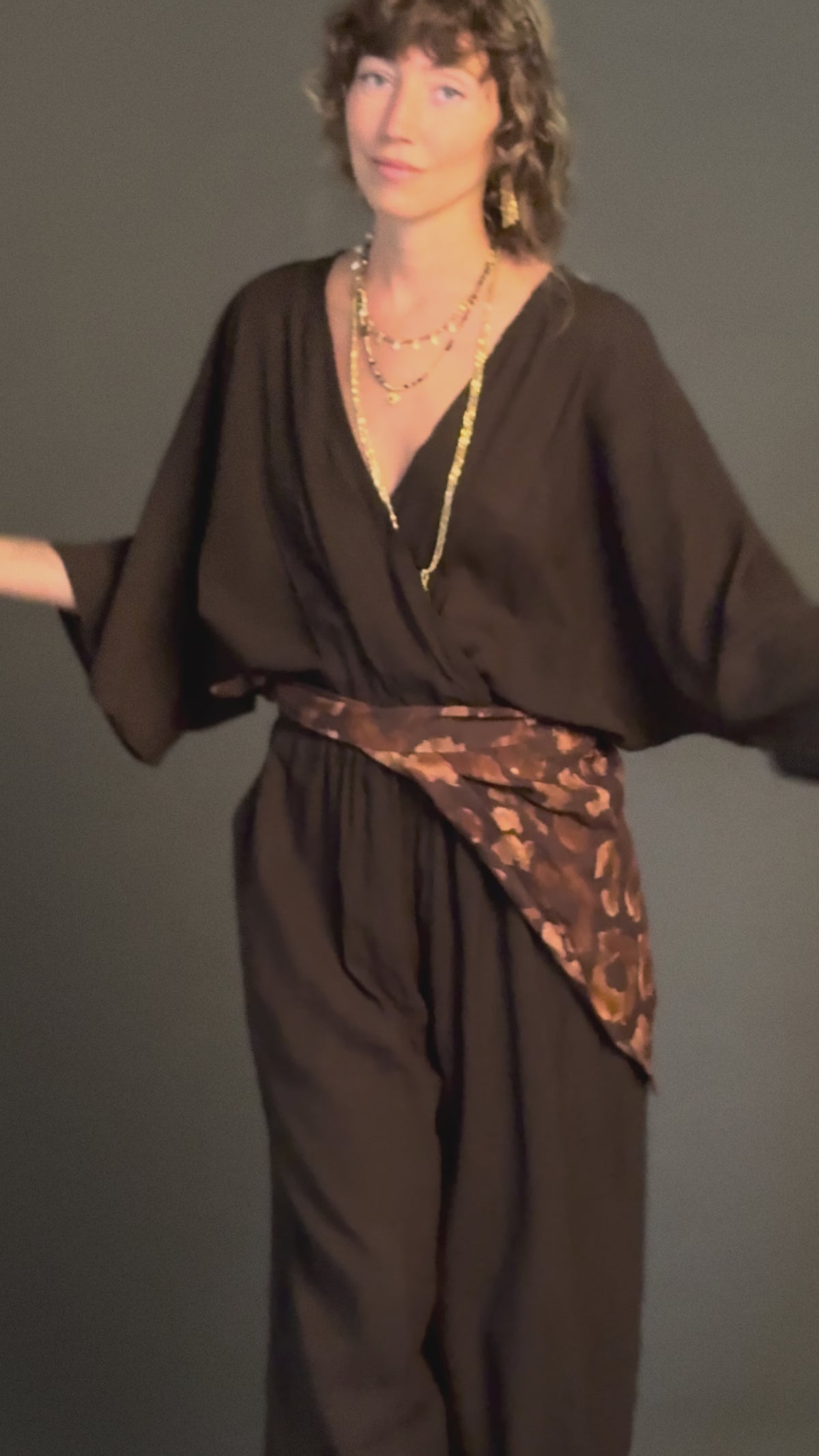 Load video: AMONA • Handkerchief